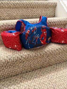 Kids Floatation Vest with Spider-Man Graphics - Red & Blue